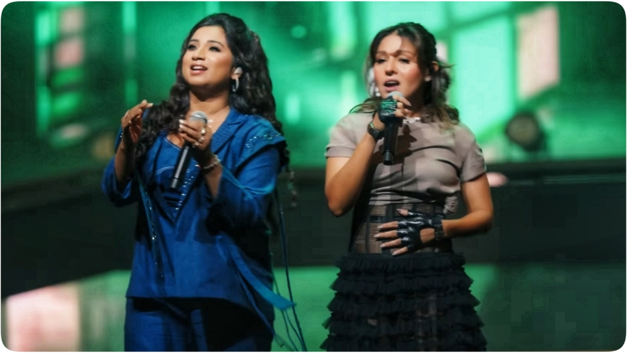 Shreya Ghoshal and Sunidhi Chauhan Together Performed