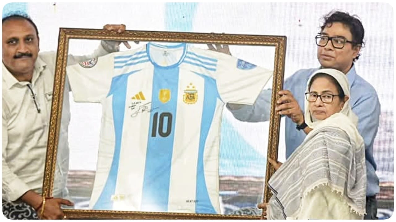 Lionel Messi Gifts Jersey Mamata Banerjee